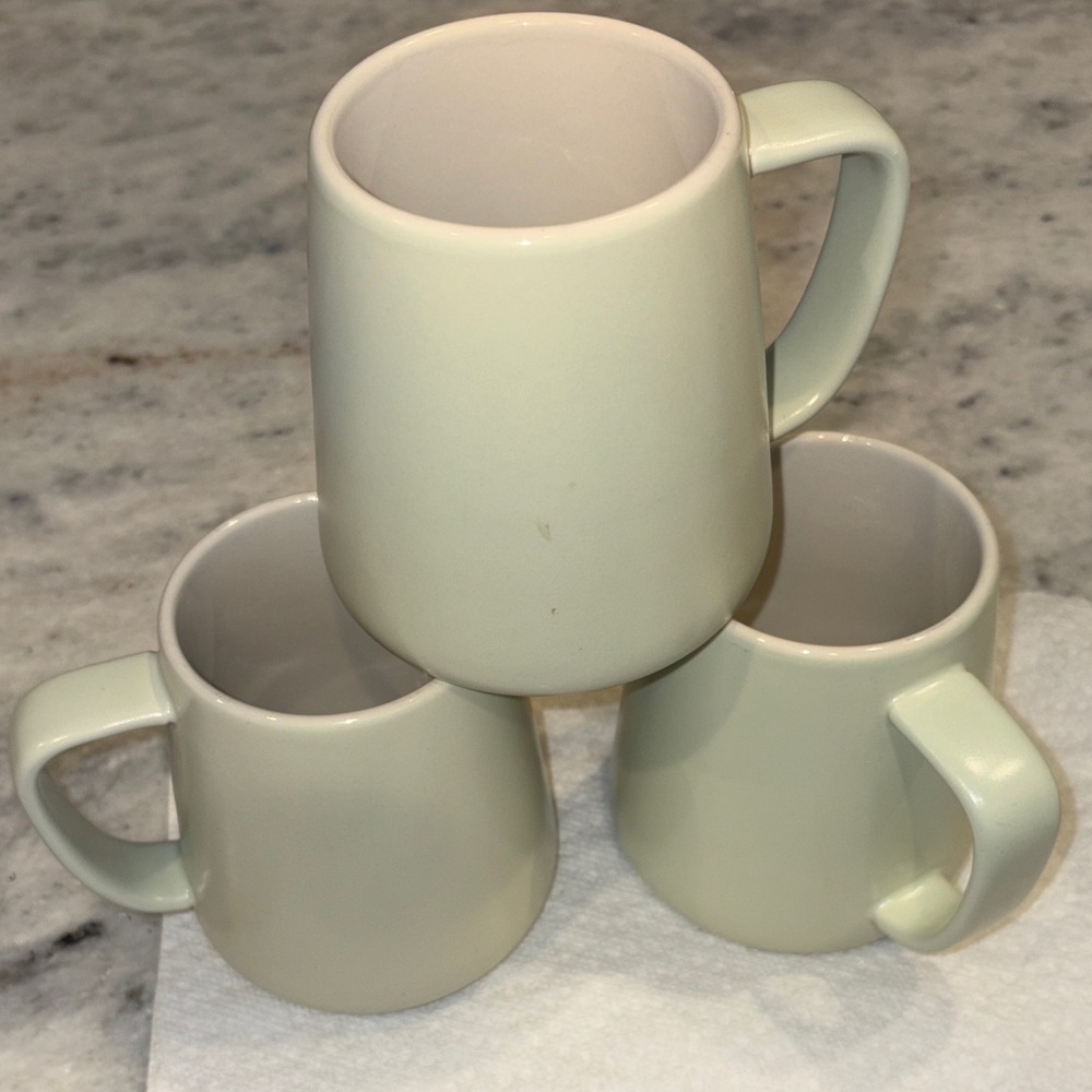 Elegant Cream Ceramic Mug Set